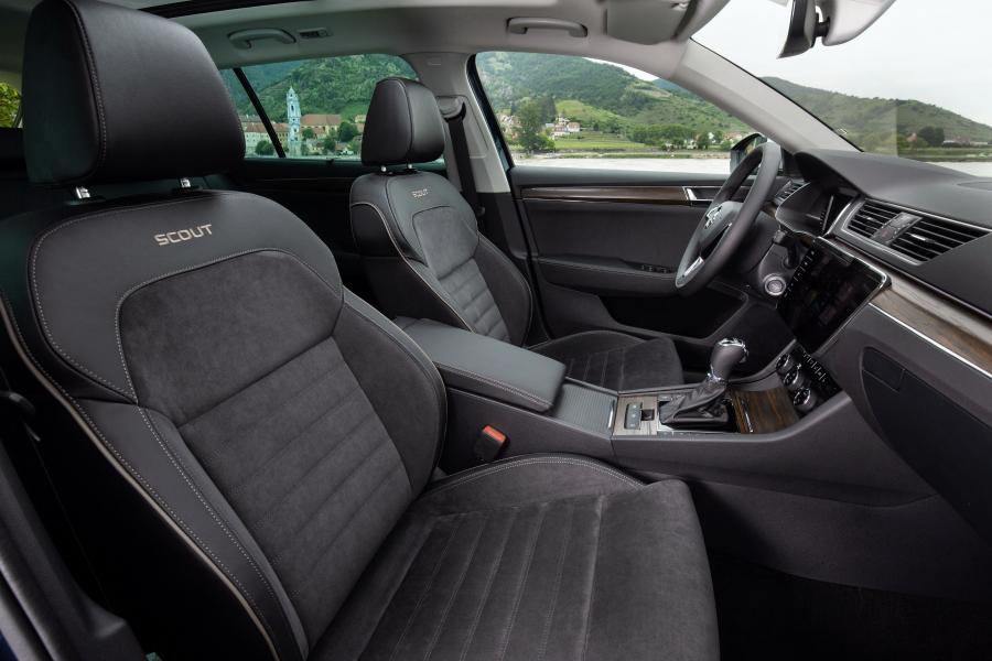 Интерьер Skoda Superb Scout 2019 года  (WW) (фото 56 из 72)